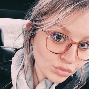 Meet your Posher, Kelsey